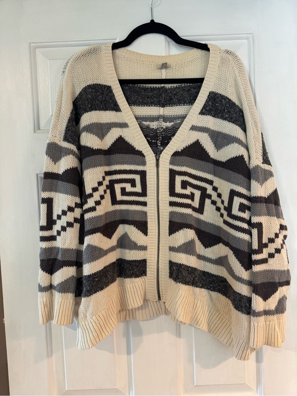 Ecote Geometric V-Neck Cardigan Sweater - Cream & Gray
